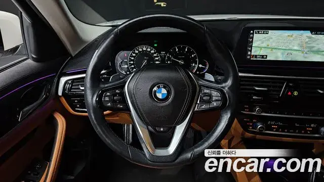 BMW 5 Series 2018 — Фото 13/20
