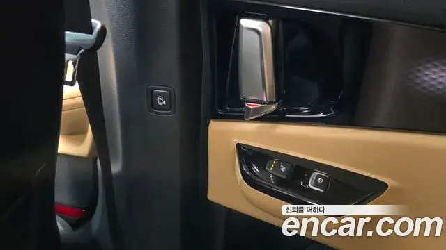 Kia Carnival 2020 — ფოტო 11/33