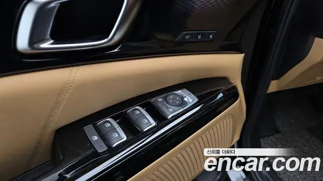 Kia Carnival 2020 — ფოტო 23/33