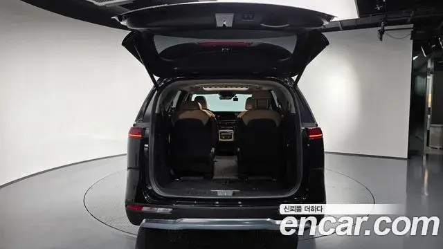 Kia Carnival 2020 — ფოტო 26/33
