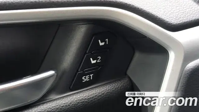 Toyota RAV4 2023 — Photo 2/20