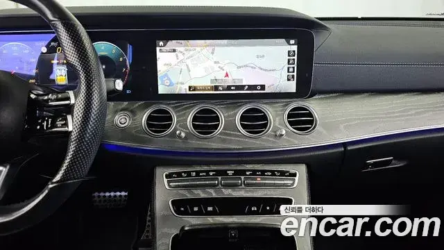 Mercedes-Benz E-Class 2021 — Фото 14/20