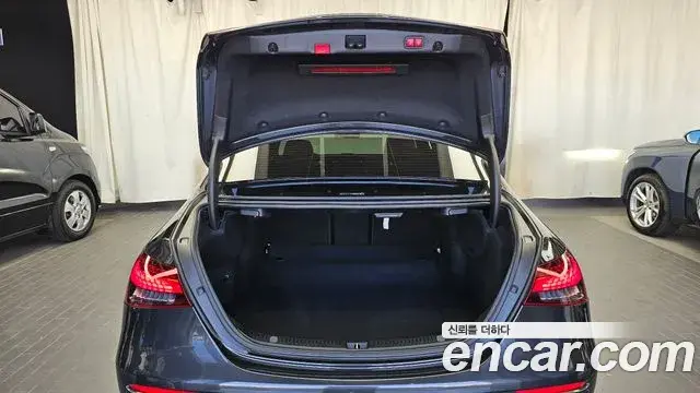 Mercedes-Benz E-Class 2021 — Фото 20/20