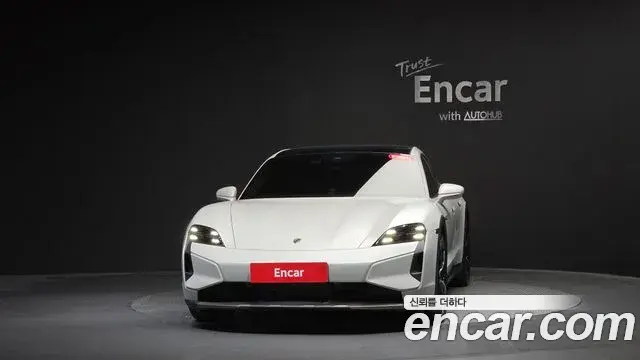 Porsche Taycan 2025 — Şəkil 13/33