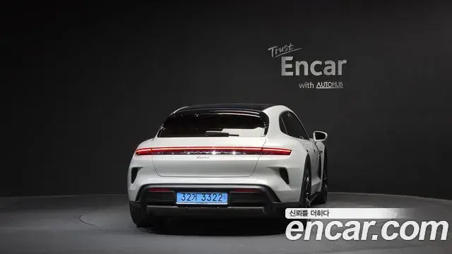 Porsche Taycan 2025 — Şəkil 5/33
