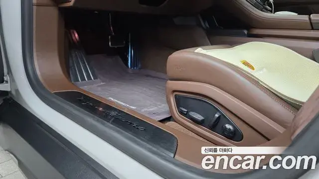 Porsche Taycan 2025 — Şəkil 20/33