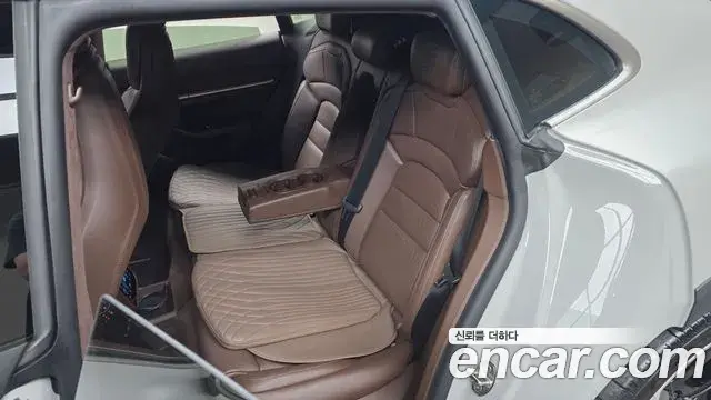 Porsche Taycan 2025 — Şəkil 12/33
