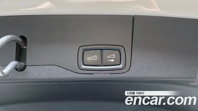 Porsche Taycan 2025 — Şəkil 32/33