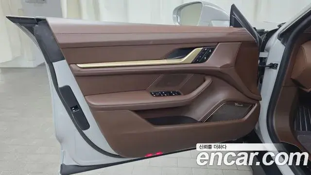 Porsche Taycan 2025 — Şəkil 28/33