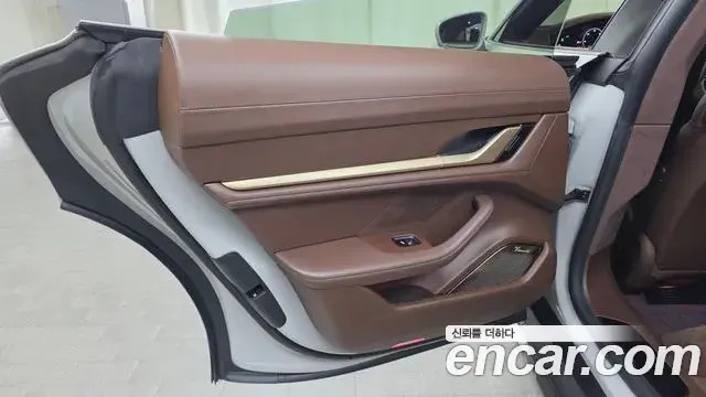 Porsche Taycan 2025 — Şəkil 6/33