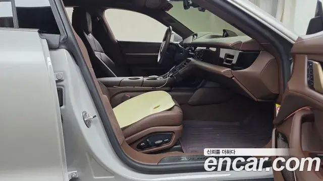 Porsche Taycan 2025 — Şəkil 30/33
