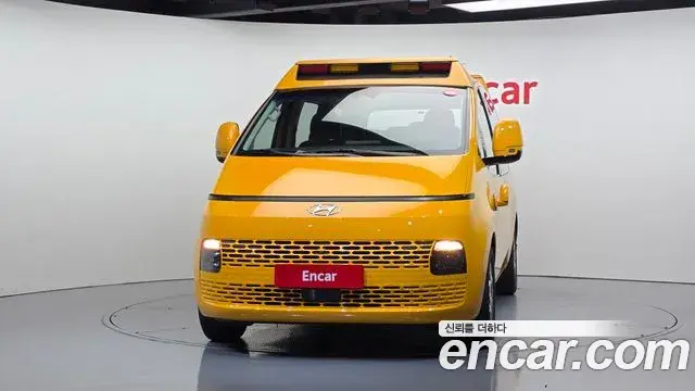 Hyundai Staria 2023 — Фото 3/20
