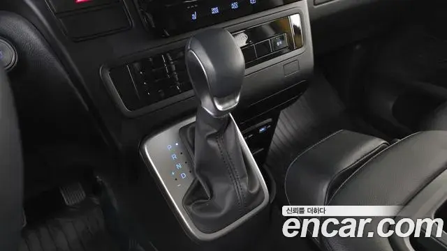Hyundai Staria 2023 — Фото 9/20