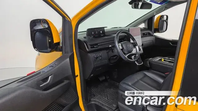 Hyundai Staria 2023 — Фото 10/20