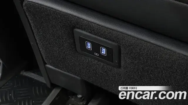 Hyundai Staria 2023 — Фото 17/20