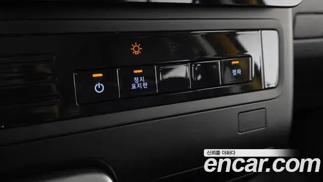 Hyundai Staria 2023 — Фото 18/20