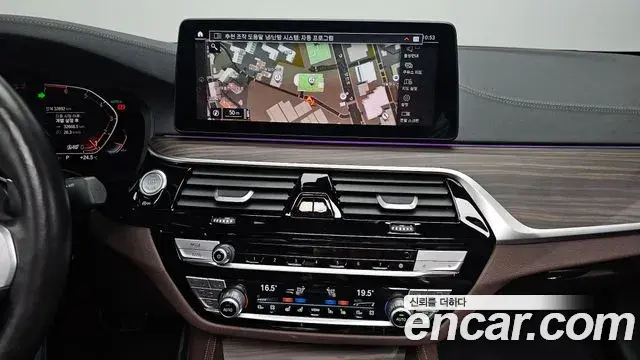 BMW 5 Series 2020 — Фото 14/20