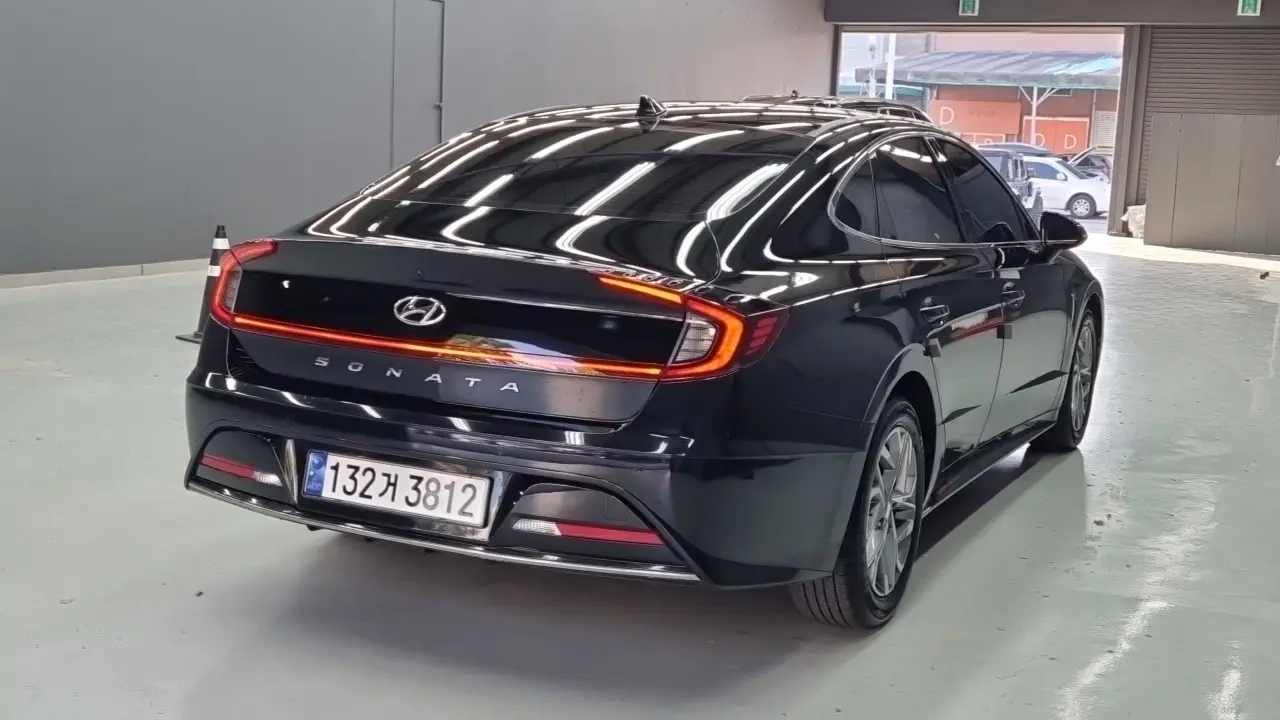 Hyundai Sonata 2022 — Фото 1/18