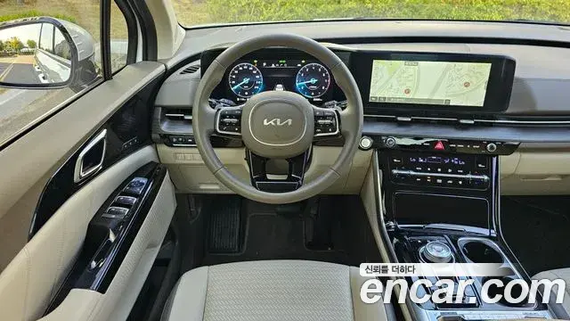 Kia Carnival 2023 — Фото 13/20