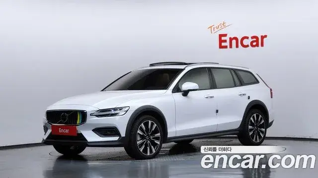 Volvo V60 Cross Country 2023 — Şəkil 24/32