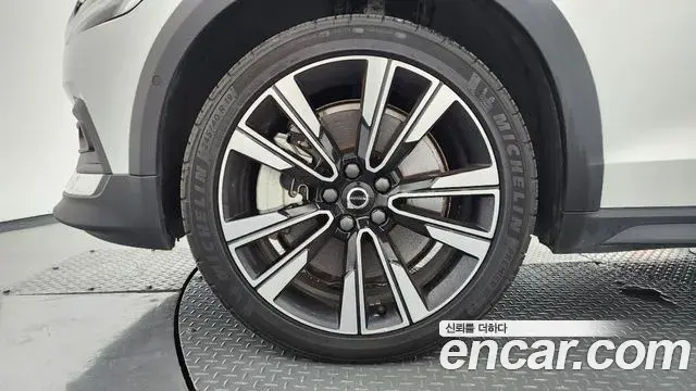 Volvo V60 Cross Country 2023 — Şəkil 2/32