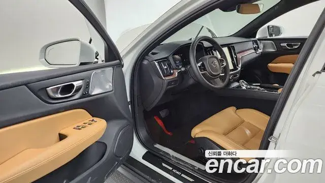 Volvo V60 Cross Country 2023 — Şəkil 19/32