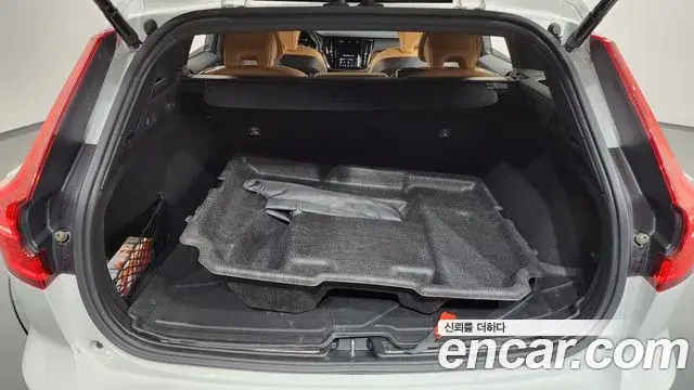 Volvo V60 Cross Country 2023 — Şəkil 21/32