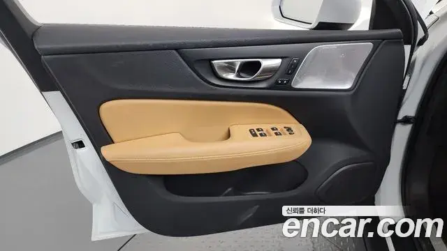 Volvo V60 Cross Country 2023 — Şəkil 28/32