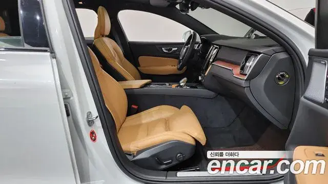 Volvo V60 Cross Country 2023 — Şəkil 9/32