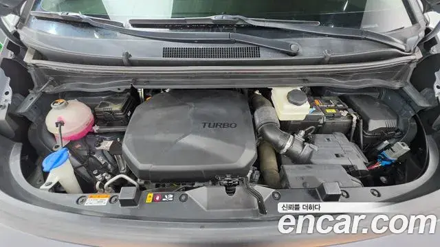 Hyundai Staria 2023 — Фото 6/20