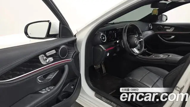 Mercedes-Benz E-Class 2021 — Фото 10/20