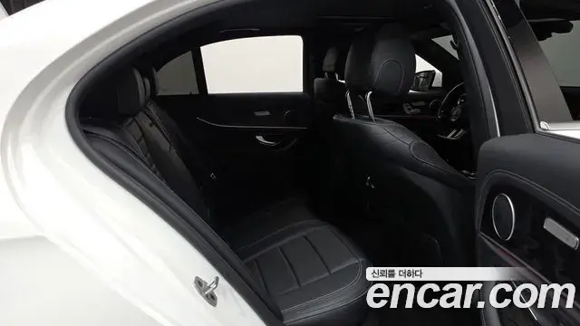 Mercedes-Benz E-Class 2021 — Фото 11/20