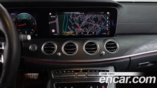 Mercedes-Benz E-Class 2021 — Фото 13/20