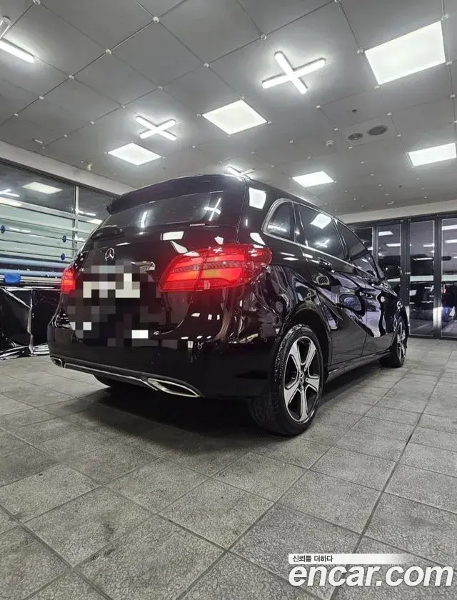 Mercedes-Benz B-Class 2018 — ფოტო 9/14