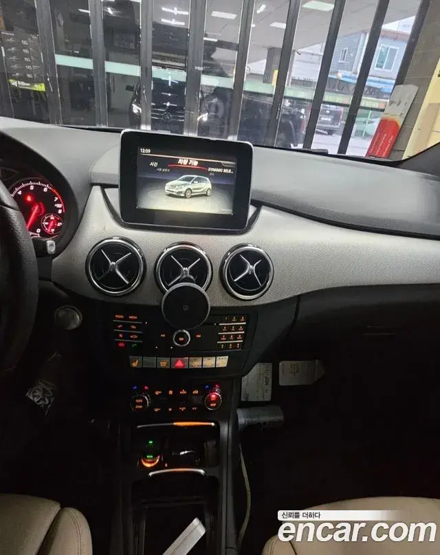 Mercedes-Benz B-Class 2018 — ფოტო 3/14
