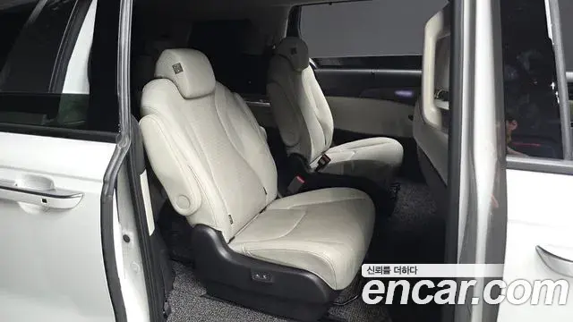 Kia Carnival 2023 — Фото 11/20