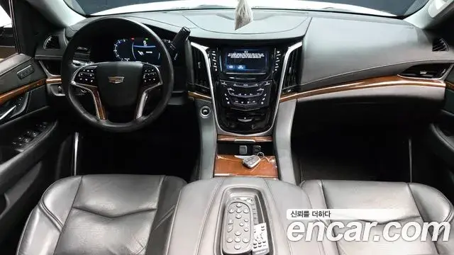 Cadillac Escalade 2020 — Photo 21/32