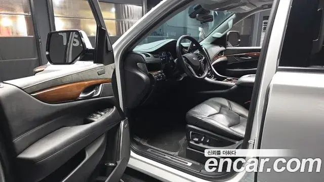 Cadillac Escalade 2020 — Photo 13/32