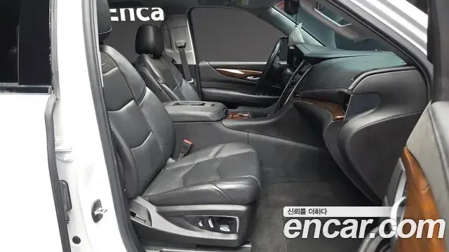 Cadillac Escalade 2020 — Photo 8/32
