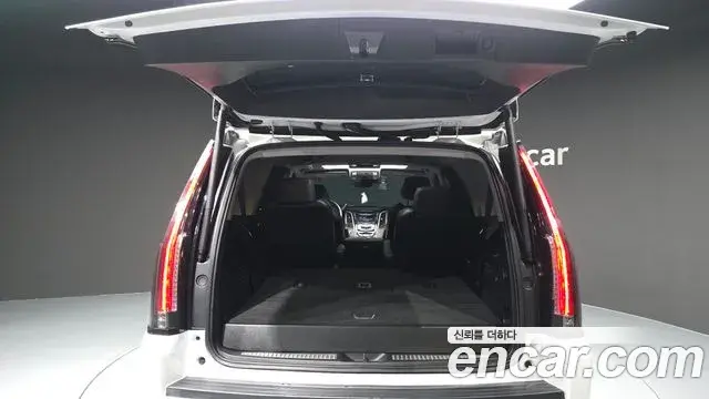 Cadillac Escalade 2020 — Photo 27/32