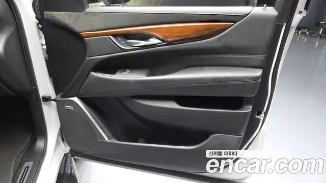 Cadillac Escalade 2020 — Photo 18/32