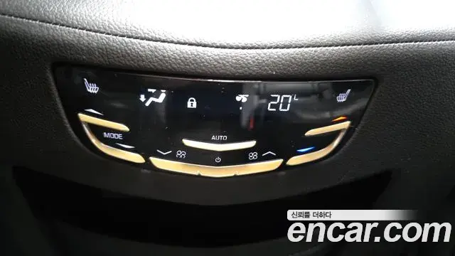 Cadillac Escalade 2020 — Photo 1/32