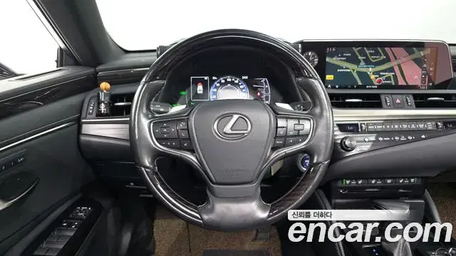 Lexus ES300h 2020 — ფოტო 1/20