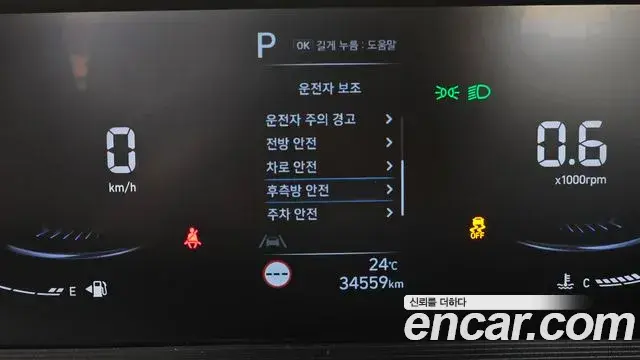 Hyundai Staria 2022 — Фото 16/20
