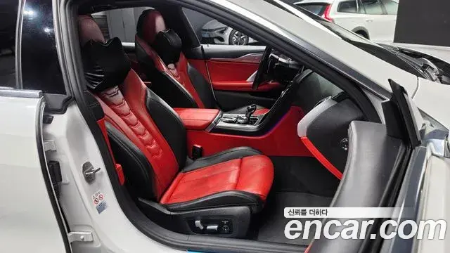 BMW 8 Series 2021 — Фото 11/20