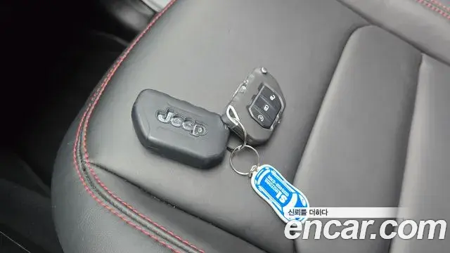 Jeep Wrangler 2025 — Фото 13/20
