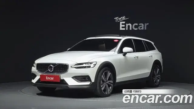 Volvo V60 Cross Country 2019 — Photo 31/39