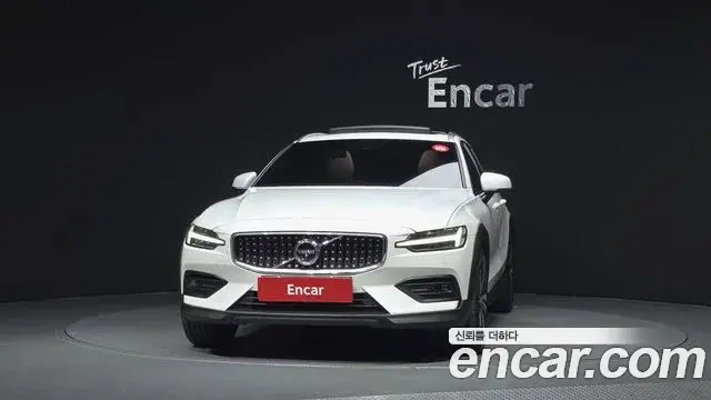 Volvo V60 Cross Country 2019 — Photo 18/39