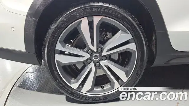 Volvo V60 Cross Country 2019 — Photo 2/39