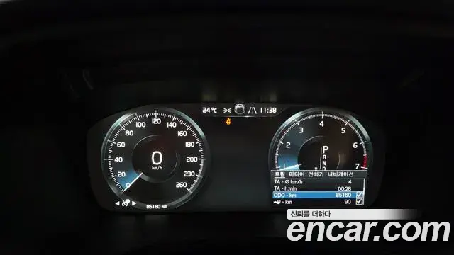 Volvo V60 Cross Country 2019 — Photo 5/39